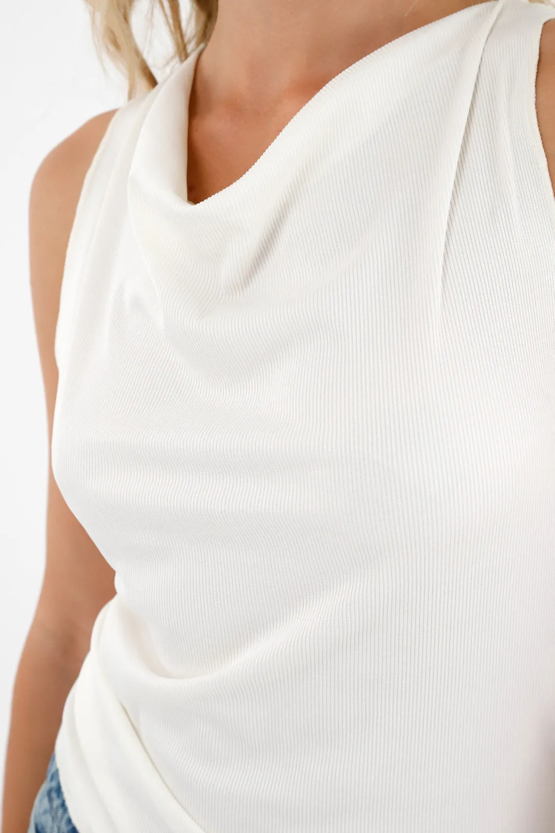 Camiseta crudo manga sisa para mujer
